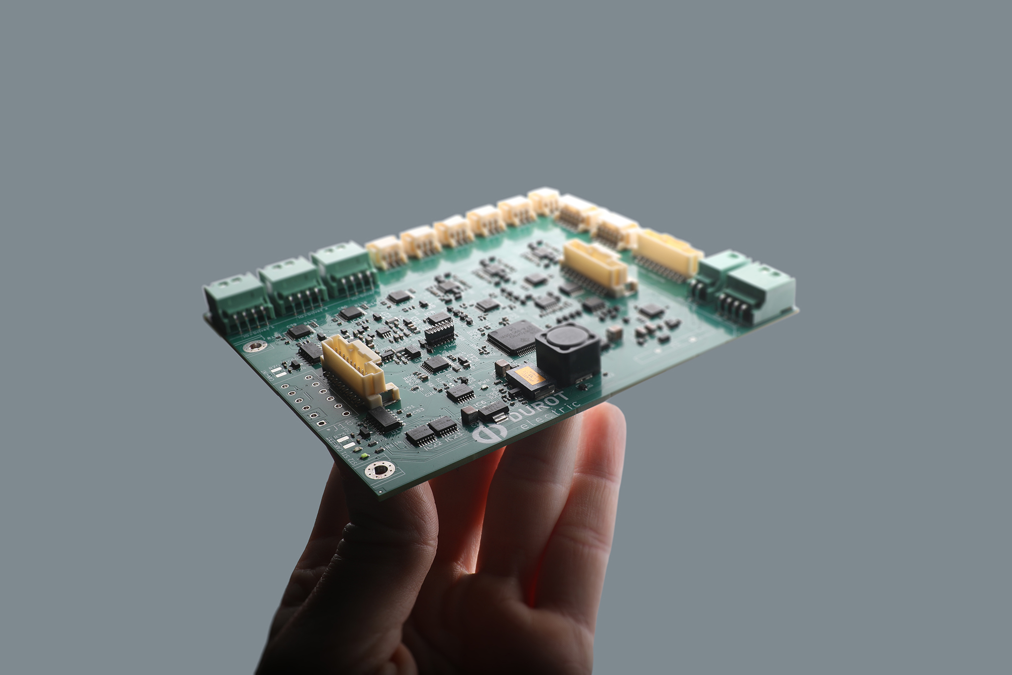 Der Durot Electric DC Bus Controller macht HV-Systeme in E-Fahrzeugen cleverer – mit Diagnose, Sicherheit & modularer Erweiterung für maximale Effizienz.