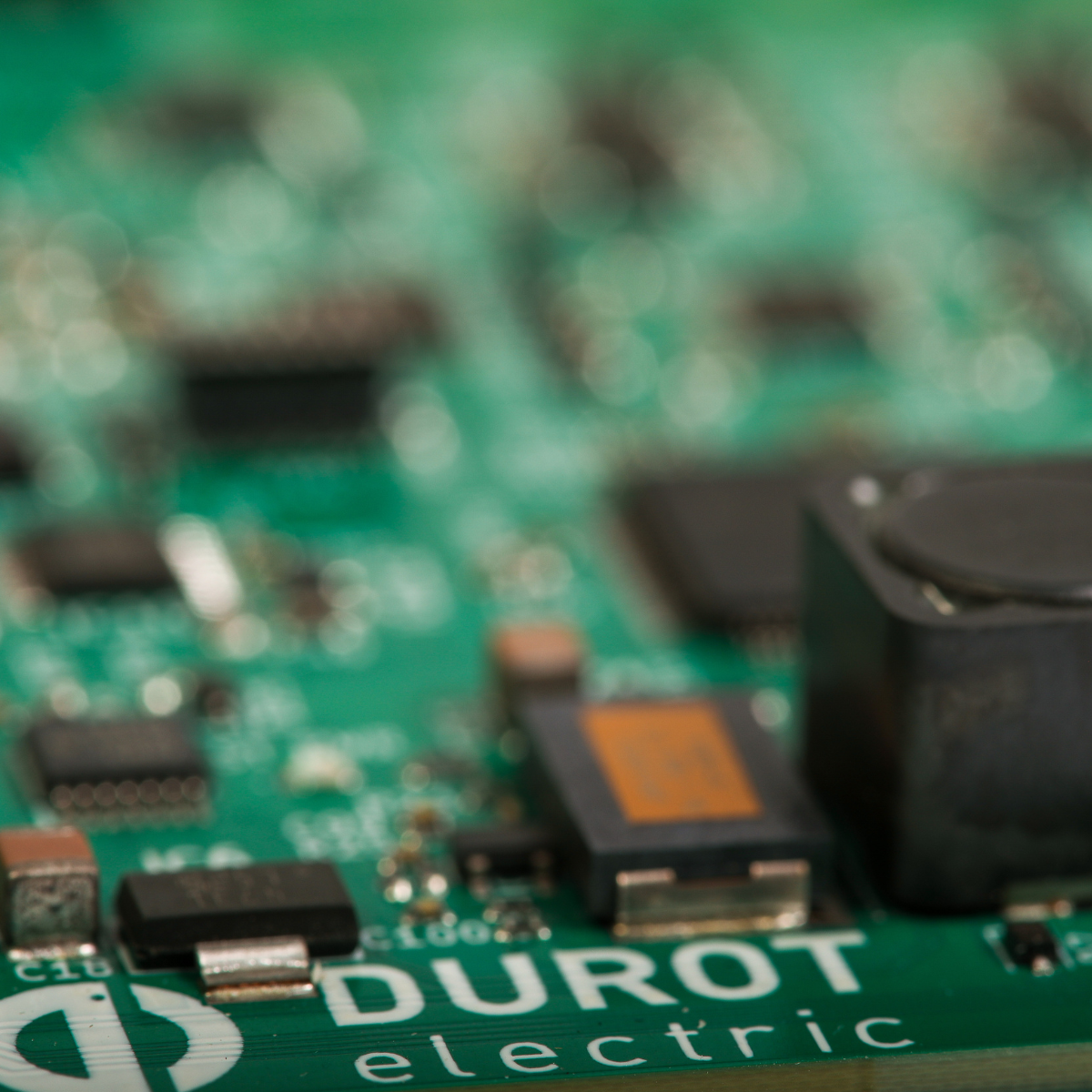 Der DC Bus Controller macht Stromverteilung intelligent und sicher
