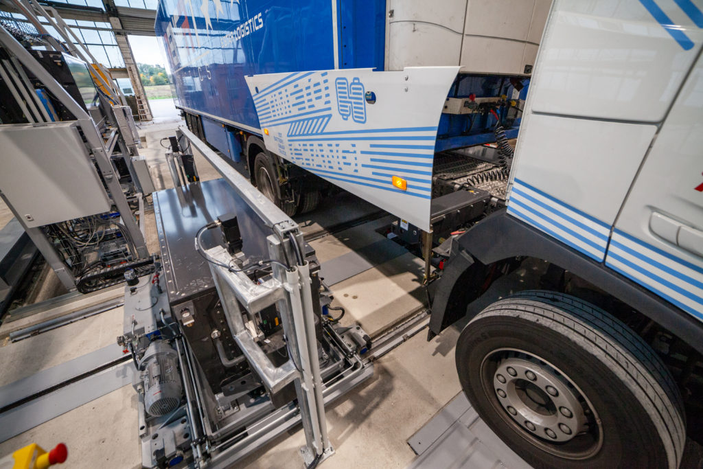 Vollautomatischer Austausch Einer Wechselbatterie Vollautomatischer Austausch einer Wechselbatterie