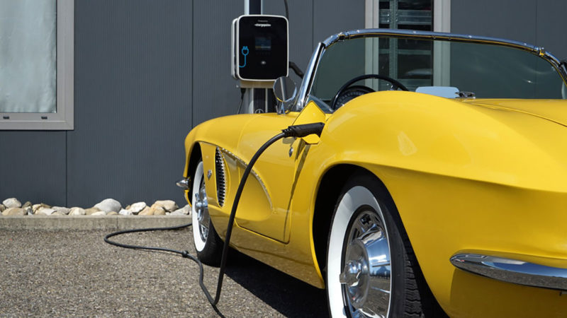 E Corvette Dinora Manufaktur Marton Am Aufladen E-Corvette Dinora wird aufgeladen